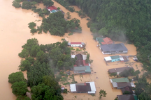 Ra chòi lấy đồ giữa lúc mưa lũ, ông lão 75 tuổi mất tích