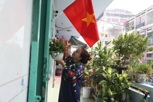 Người dân TPHCM vui như Tết vì chung cư cũ được "khoác áo mới"