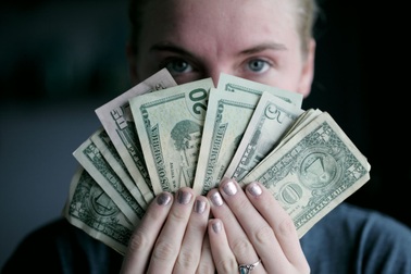 Thực khách dùng bữa giá 40 USD, "boa"... 16.000 USD