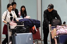 Trương Nghệ Mưu đưa vợ con đi du lịch nhân dịp năm mới