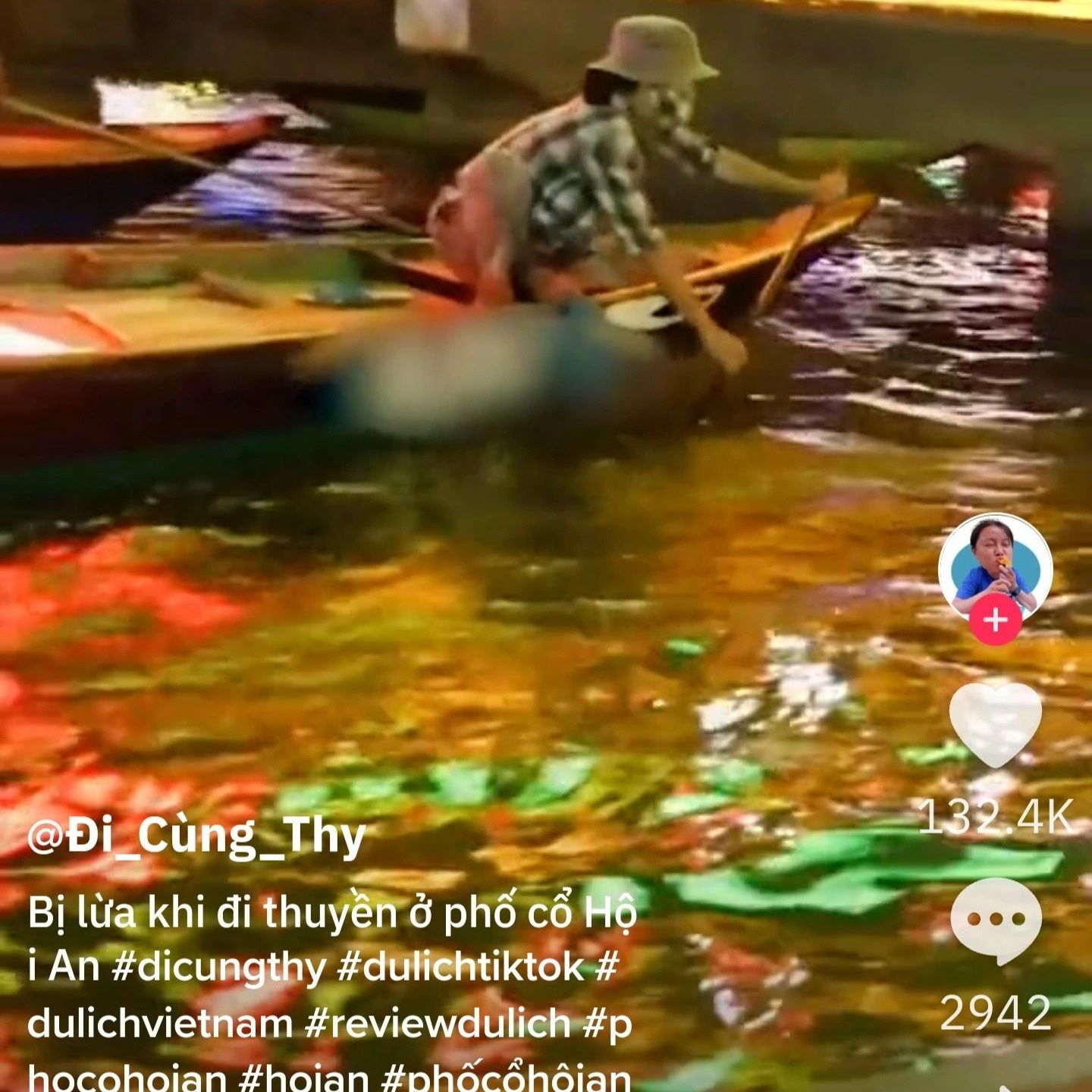 Du khách tố bị lừa khi đi thuyền thả hoa đăng ở Hội An - 2 Du khách tố bị lừa khi đi thuyền thả hoa đăng ở Hội An - 2