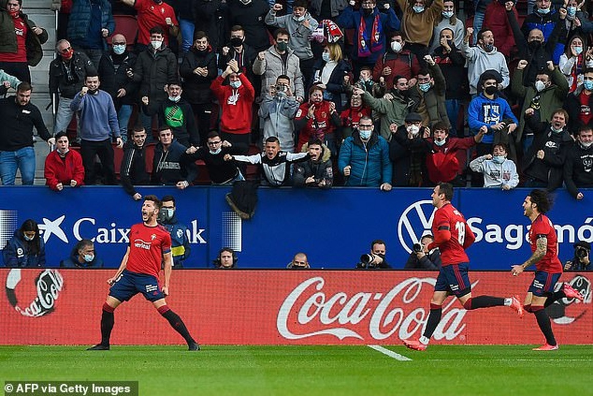 Real Madrid đánh bại Atletico, Barcelona chìm sâu vào khủng hoảng - 10 Real Madrid đánh bại Atletico, Barcelona chìm sâu vào khủng hoảng - 10