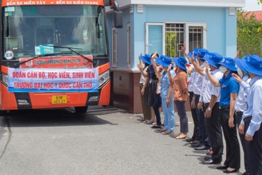 630 tình nguyện viên từ Cần Thơ chi viện Kiên Giang chống dịch