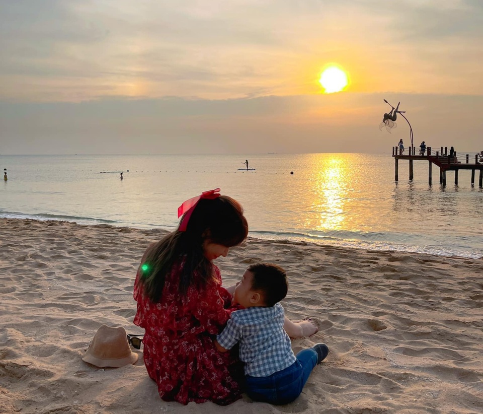 Hòa Minzy bất ngờ công khai con trai đầu lòng - 1 Hòa Minzy bất ngờ công khai con trai đầu lòng - 1