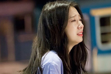 Vừa nhìn thấy nhân tình của chồng, tôi ôm mặt khóc nức nở