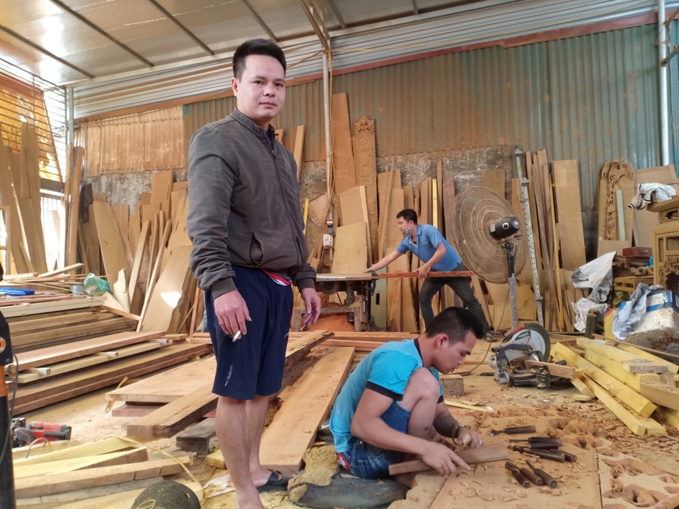 Tháng cuối năm, làng nghề mộc Sơn Đồng rộn tiếng đục, chát - 3