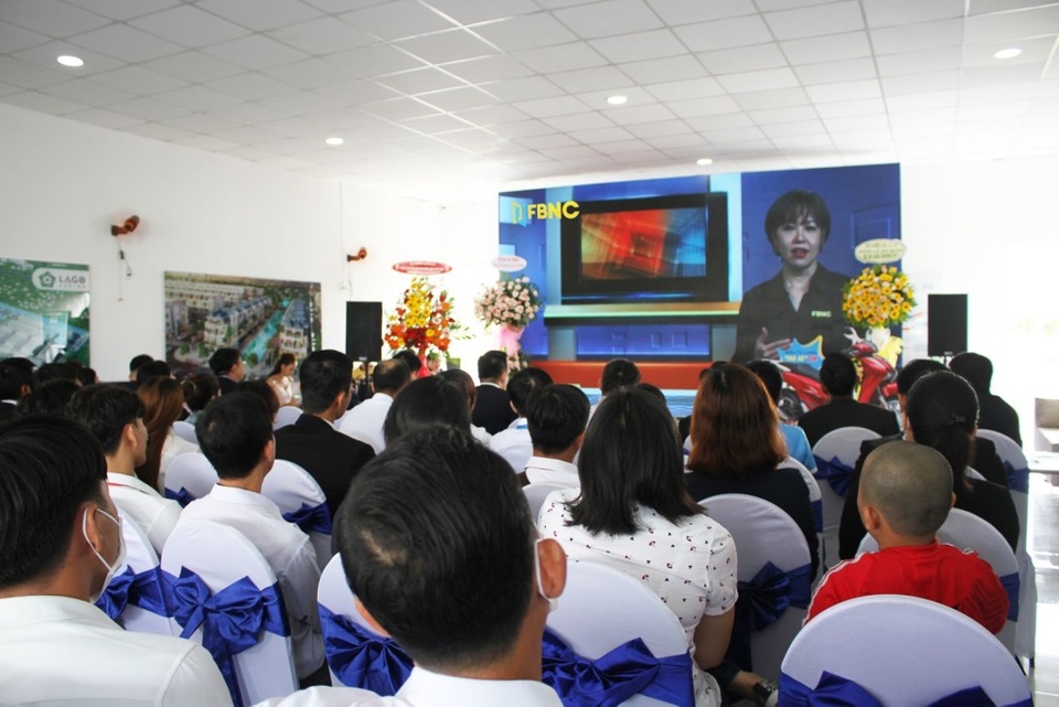 SeaHoldings tiếp tục “tung” ra thị trường những sản phẩm khu đô thị Lago Centro - 4 SeaHoldings tiếp tục “tung” ra thị trường những sản phẩm khu đô thị Lago Centro - 4