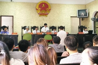 Con giết mẹ vì ngăn hút thuốc lá trong phòng