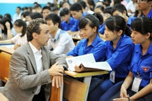 Lãnh đạo Cty đa quốc gia khuyên sinh viên điều gì?