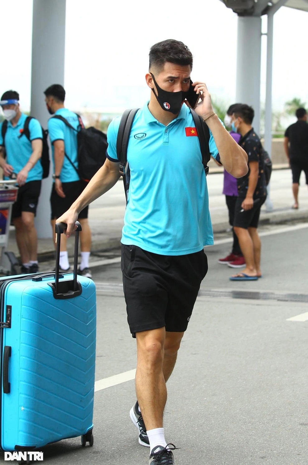 Đội tuyển Việt Nam rời TPHCM, sang Singapore dự AFF Cup 2020 - 6 Đội tuyển Việt Nam rời TPHCM, sang Singapore dự AFF Cup 2020 - 6