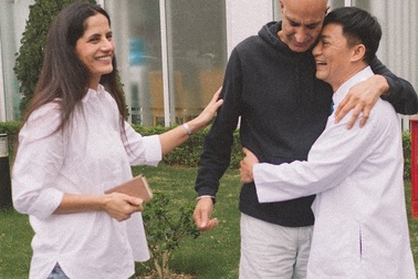 Đi bơi sau 1 tuần phẫu thuật nhờ “bảo bối” chữa ung thư đại trực tràng