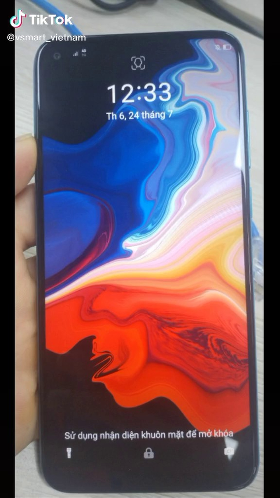 Lộ diện smartphone mới của Vsmart với 4 camera, màn hình đục lỗ - 2 Lộ diện smartphone mới của Vsmart với 4 camera, màn hình đục lỗ - 2
