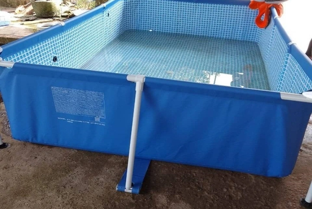 Bé gái 3 tuổi đuối nước khi tắm bể bơi tại nhà - 1 Bé gái 3 tuổi đuối nước khi tắm bể bơi tại nhà - 1