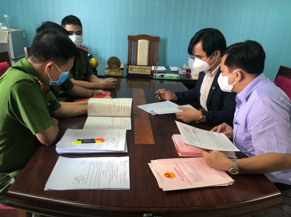 Vụ phòng đất đai cho mượn sổ đỏ: Thu hồi được 19 sổ - 2 Vụ phòng đất đai cho mượn sổ đỏ: Thu hồi được 19 sổ - 2