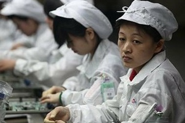 Học sinh trung học bị buộc làm thêm giờ để sản xuất đủ iPhone X cho Apple