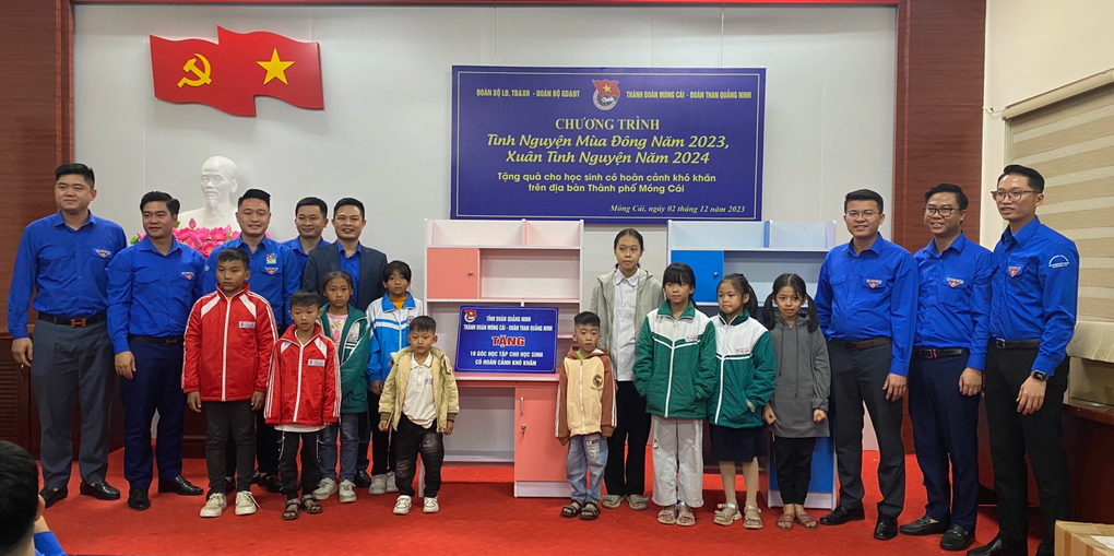 Tuổi trẻ Bộ LĐ-TBXH tập huấn về bình đẳng giới, tặng quà cho trẻ em nghèo - 3