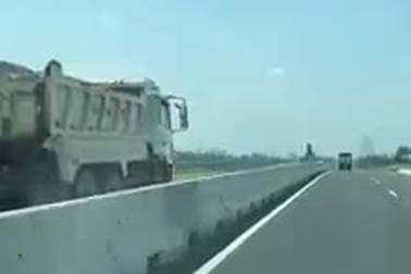 Kinh hãi xe ben chạy ngược chiều trên quốc lộ vẫn “lao như bay”