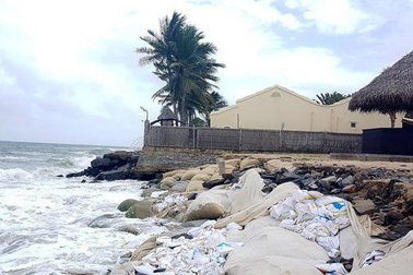 Khách sạn, resort “bức tử” bờ biển miền Trung