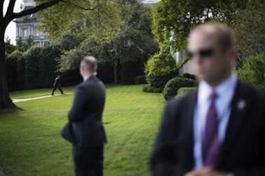 Hai mật vụ Mỹ bị phát hiện ngủ gật khi đang làm nhiệm vụ