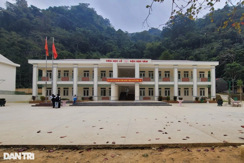 Lý do trường gần 13 tỷ đồng để không, học sinh học trong nhà bán trú - 1