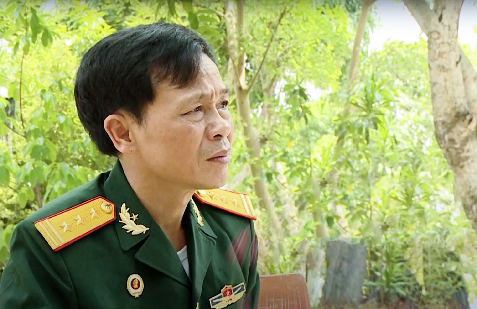 Chỉ điểm của đứa trẻ 10 tuổi và nghĩa trang dưới rừng tre - 4 Chỉ điểm của đứa trẻ 10 tuổi và nghĩa trang dưới rừng tre - 4