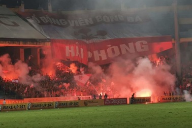 Liên đoàn bóng đá Hải Phòng đề nghị truy tố kẻ quá khích đốt pháo sáng
