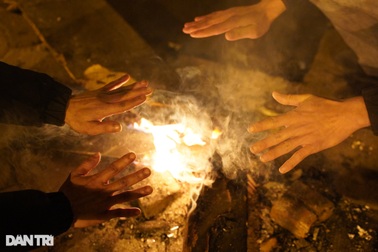 Sưởi ấm bằng than củi trong phòng kín dễ gây cái chết "êm dịu"