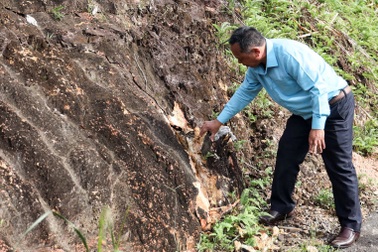 Phát hiện nhiều vết nứt trên đèo Khánh Lê