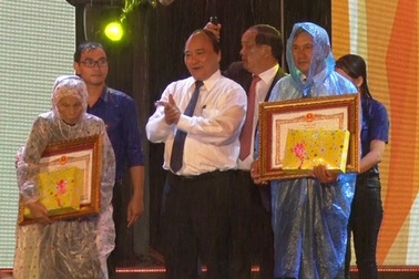 Thủ tướng tri ân người có công cách mạng tiêu biểu