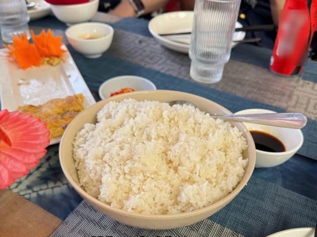 En skål ris för 30 000 VND i Sa Pa överraskade en grupp filippinska turister - 1 Bát cơm giá 30.000 đồng ở Sa Pa khiến nhóm khách Philippines ngỡ ngàng - 1