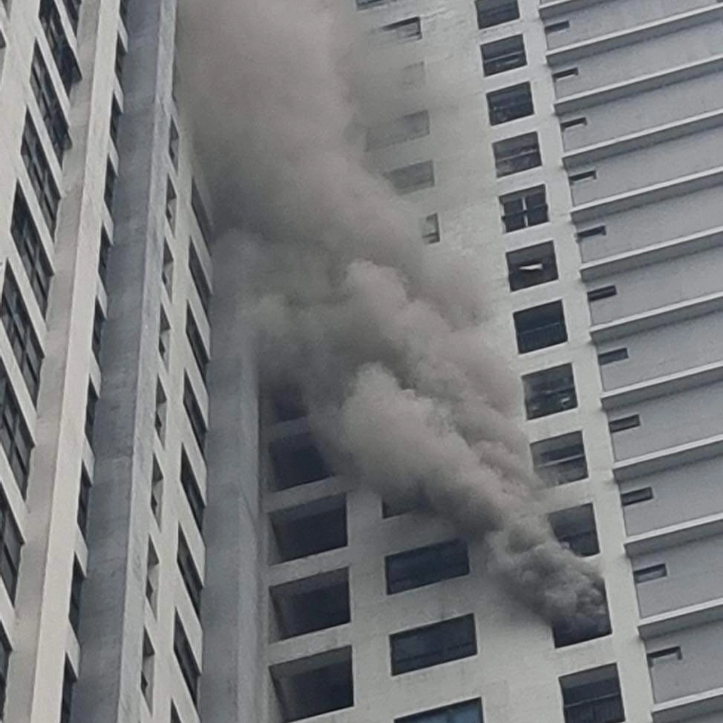 Cháy căn hộ tại tầng 22 chung cư ở Hà Nội - 1 Cháy căn hộ tại tầng 22 chung cư ở Hà Nội - 1