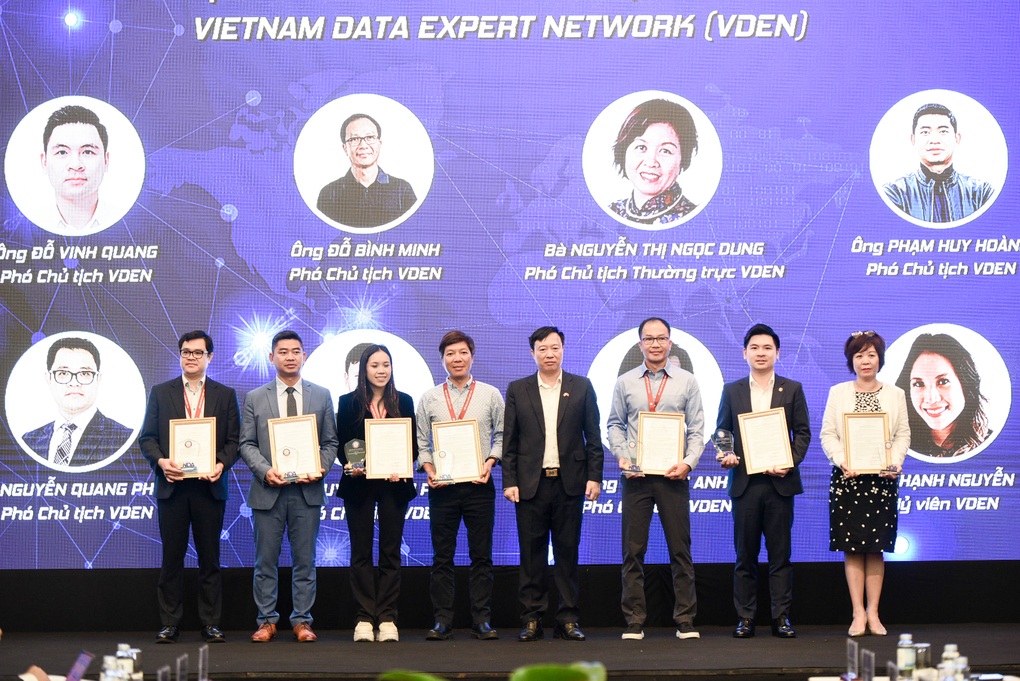 Lansering av det globala nätverket för dataexperter - 1 Ra mắt Mạng lưới chuyên gia dữ liệu toàn cầu - 1