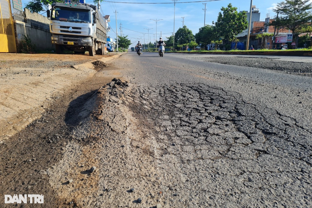 Đường trăm tỷ vừa vá xong đã hỏng: Chi hơn 9 tỷ đồng sửa chữa - 2 Đường trăm tỷ vừa vá xong đã hỏng: Chi hơn 9 tỷ đồng sửa chữa - 2