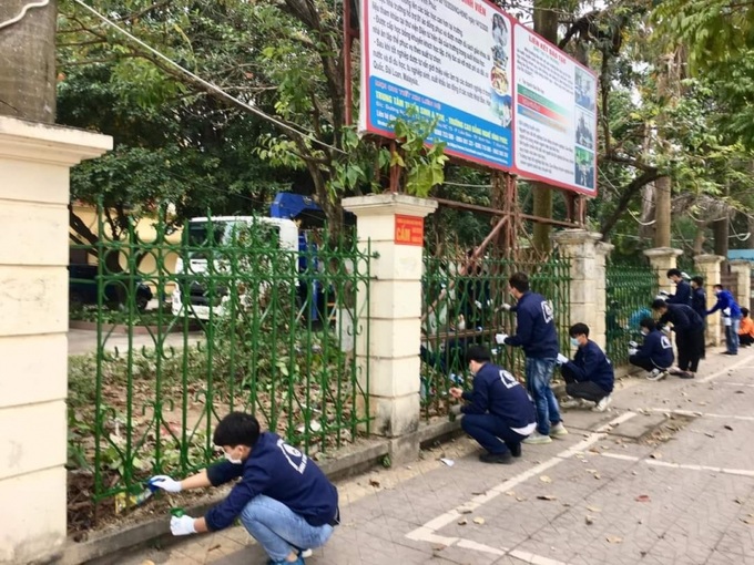 Sinh viên nhà trường luôn tích cực tham gia bảo vệ môi trường, tạo cảnh quan xanh, sạch, đẹp