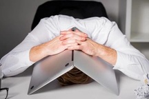 Chứng khoán "lộn ngược" phút cuối, giới đầu tư bật ngửa vì bán rẻ cổ phiếu