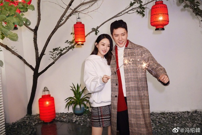 Triệu Lệ Dĩnh đăng status giữa nghi vấn ngoại tình, phản ứng của Phùng Thiệu Phong hé lộ mối quan hệ 2 vợ chồng - Ảnh 3. Triệu Lệ Dĩnh đăng status giữa nghi vấn ngoại tình, phản ứng của Phùng Thiệu Phong hé lộ mối quan hệ 2 vợ chồng - Ảnh 3.