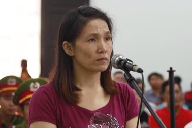 Vợ tưới xăng đốt chồng tử vong vì chồng đòi bán đất nuôi “bồ”