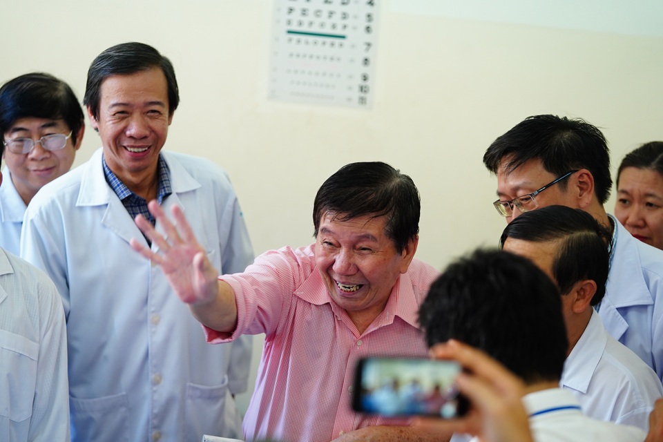 Việt kiều Mỹ nhiễm Covid-19: Cảm ơn những “ân nhân áo trắng” - 12 Việt kiều Mỹ nhiễm Covid-19: Cảm ơn những “ân nhân áo trắng” - 12