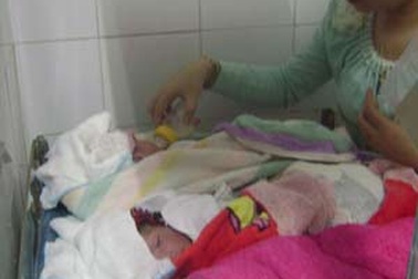 Mổ thành công sinh 3 hiếm gặp