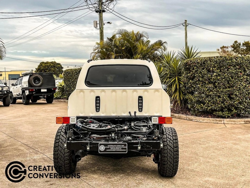 Toyota Land Cruiser LC300 bị cưa đôi làm xe bán tải - 11 Toyota Land Cruiser LC300 bị cưa đôi làm xe bán tải - 11