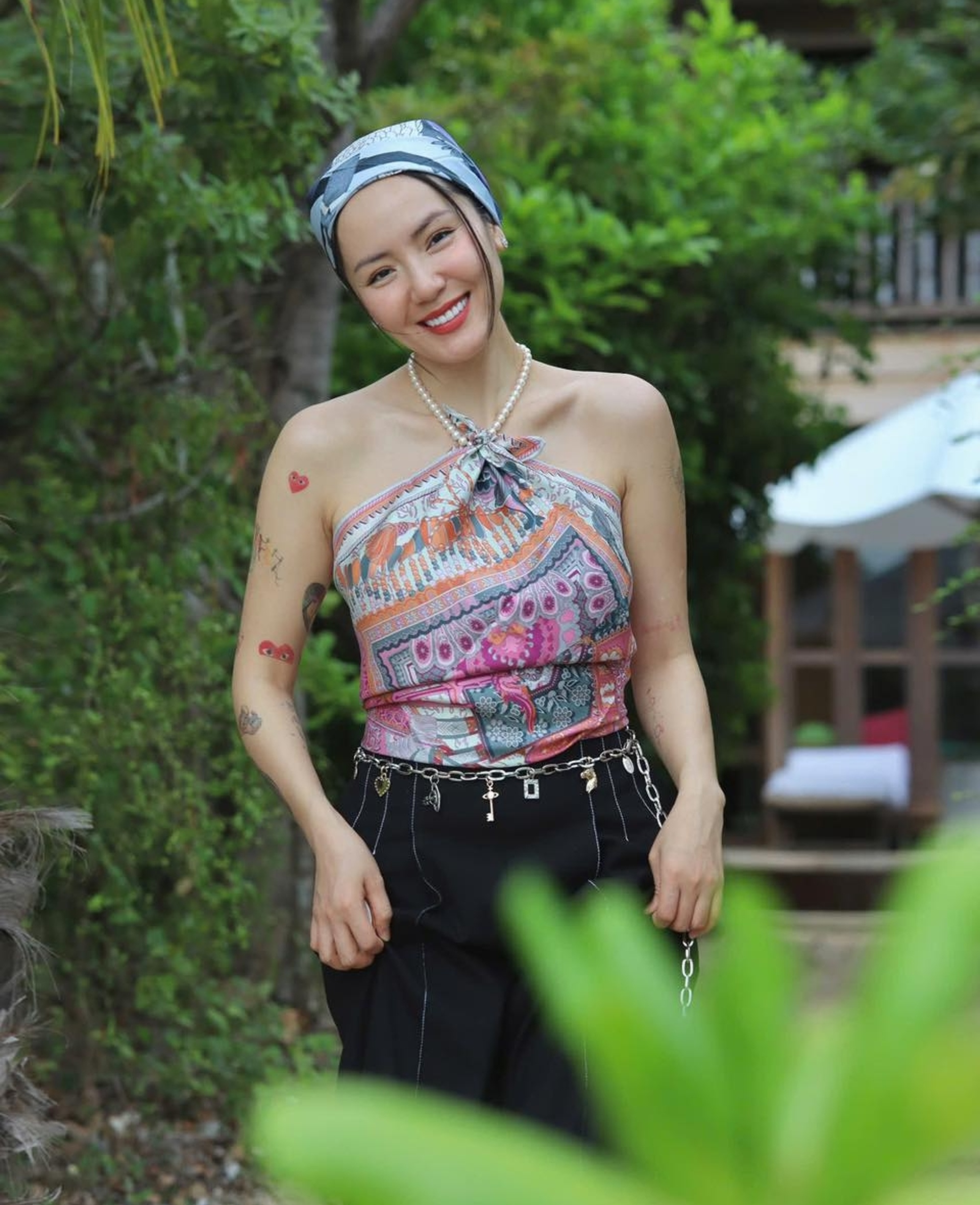 Phương Linh tuổi 41: Nhan sắc mặn mà, tự tin khoe tóc bạc, da rạn - 5 Phương Linh tuổi 41: Nhan sắc mặn mà, tự tin khoe tóc bạc, da rạn - 5