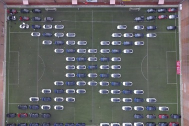 Màn xếp hình kỷ lục của hàng trăm xe chạy điện Tesla