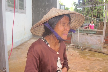 Nước mắt đôi vợ chồng nghèo mất 3 con bò gia sản