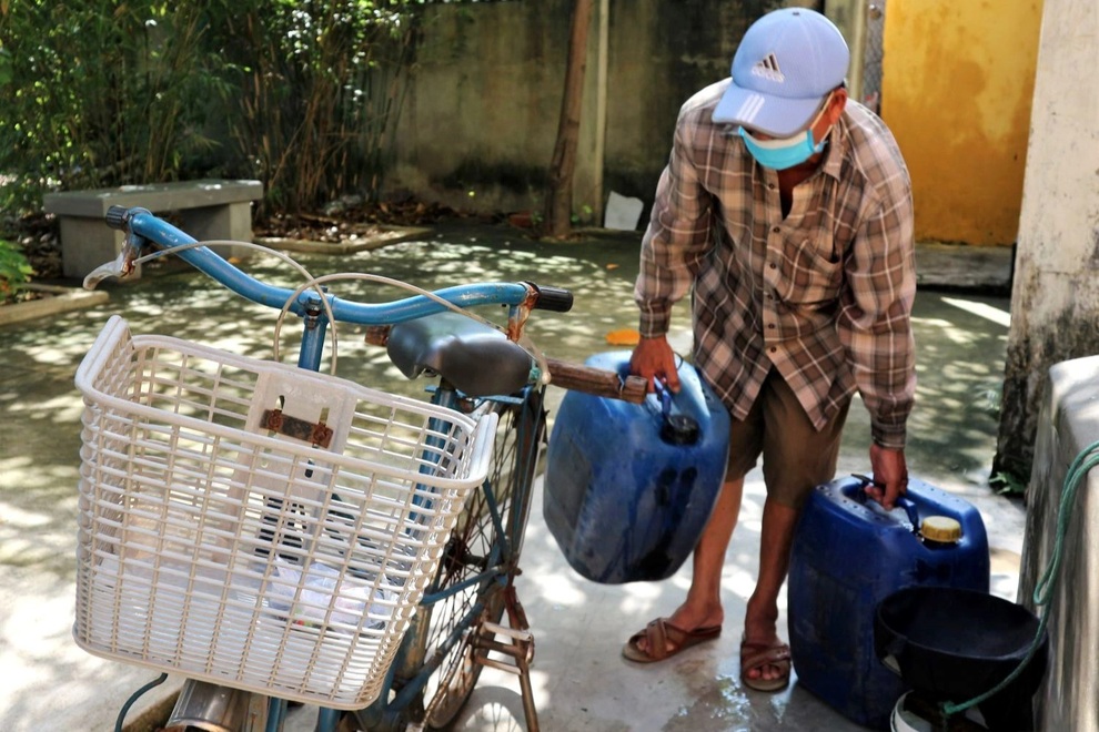 Nghề gánh nước thuê ở Hội An-4.jpeg Nghề gánh nước thuê ở Hội An-4.jpeg