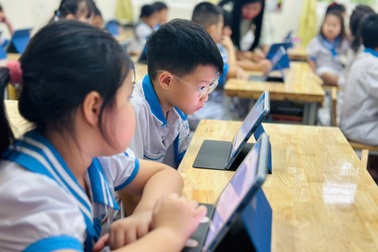 "Lớp học thông minh" gây xôn xao, mỗi phụ huynh phải chi hơn 10 triệu đồng