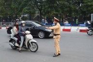 CSGT Hà Nội phạt hơn 220 học sinh và phụ huynh vi phạm giao thông