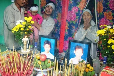 Những mái đầu bạc khóc thương 3 trẻ đầu xanh