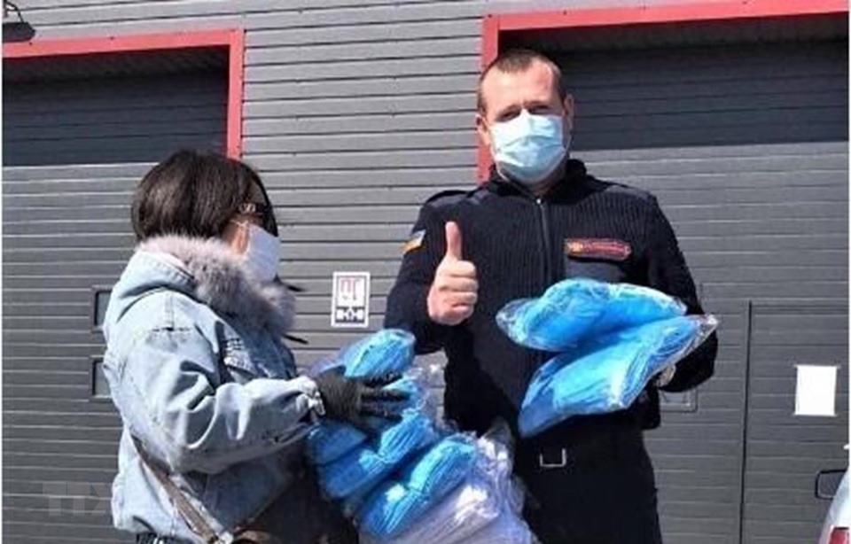 Cộng đồng người Việt ở Ukraine tặng khẩu trang cho bệnh viện - 1 Cộng đồng người Việt ở Ukraine tặng khẩu trang cho bệnh viện - 1