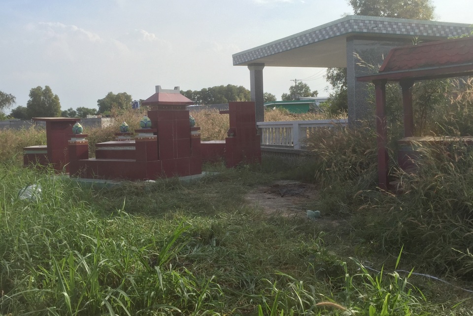 Phát hiện xương người nghi bị đốt trong khu nghĩa địa - 2 Phát hiện xương người nghi bị đốt trong khu nghĩa địa - 2