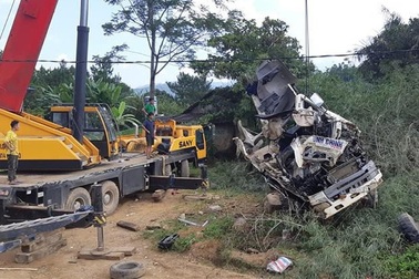 Vụ tai nạn thảm khốc 13 người chết ở Lai Châu: Xe bồn mất phanh đâm vào xe khách